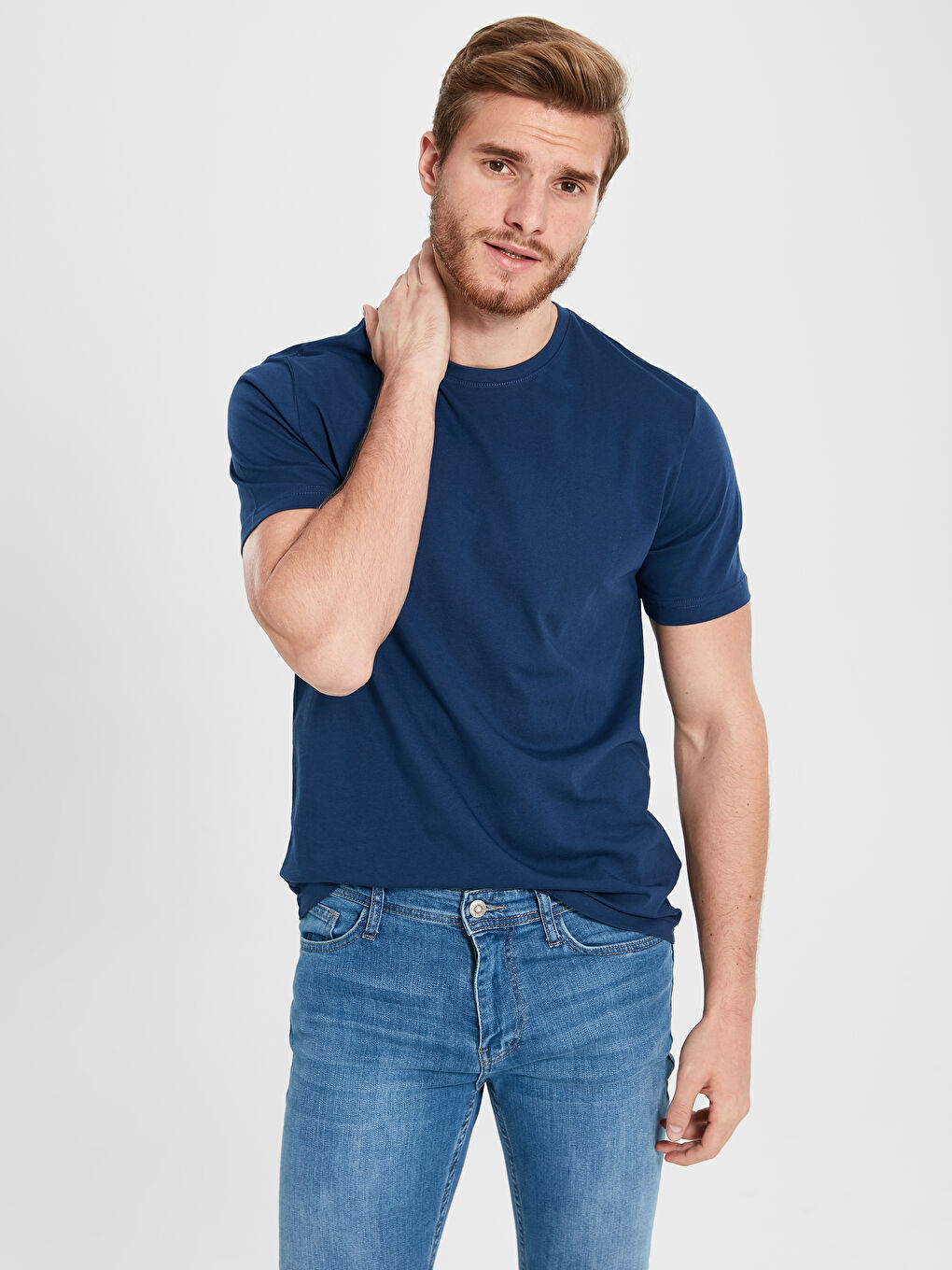 تيشيرت أساسي برقبة دائرية من قطن ممشط