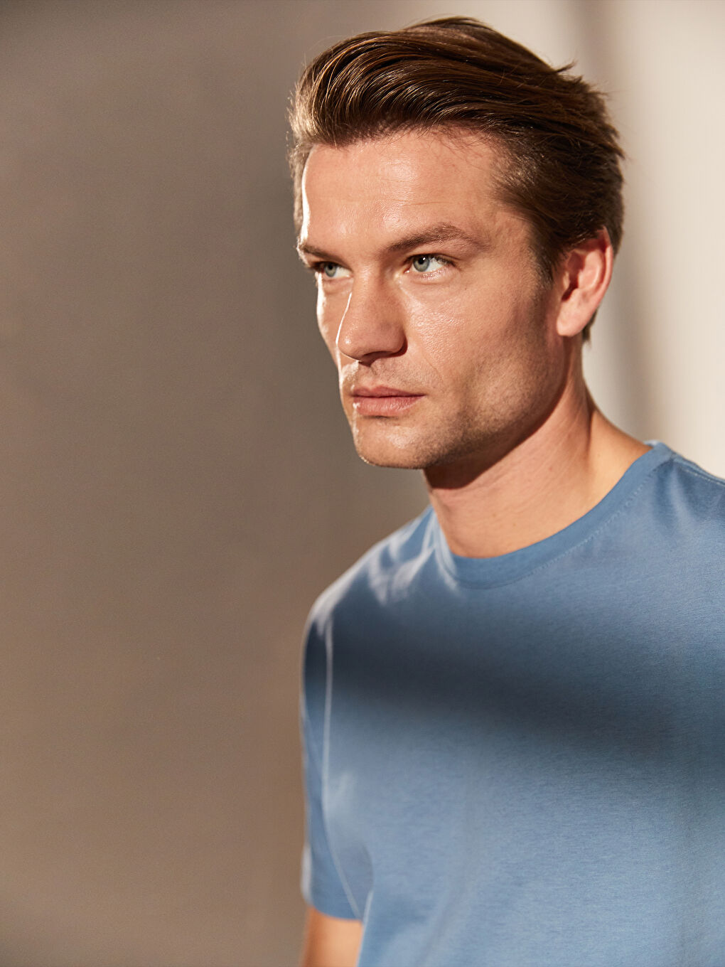 Базовая футболка из чесаного хлопка с круглым вырезом-1