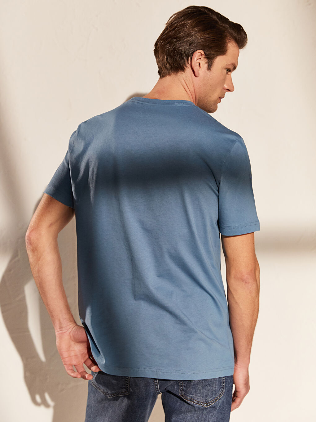 Базовая футболка из чесаного хлопка с круглым вырезом-2