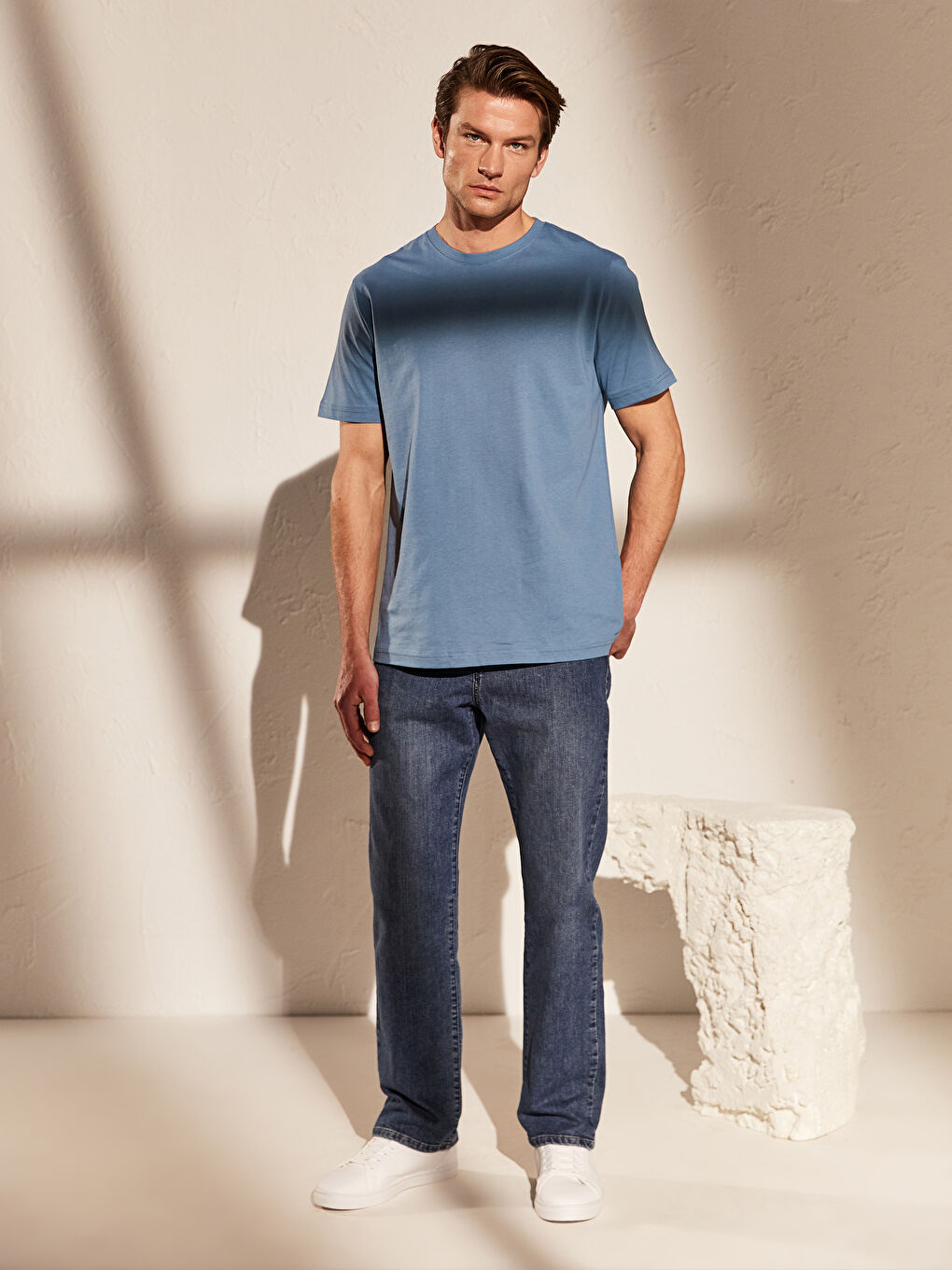 Базовая футболка из чесаного хлопка с круглым вырезом-3