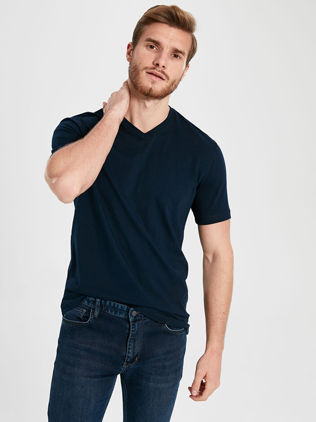 Базовая мужская футболка из хлопка с V-образным вырезом и короткими рукавами-1