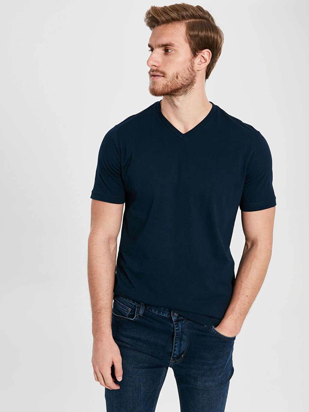 Базовая мужская футболка из хлопка с V-образным вырезом и короткими рукавами-2