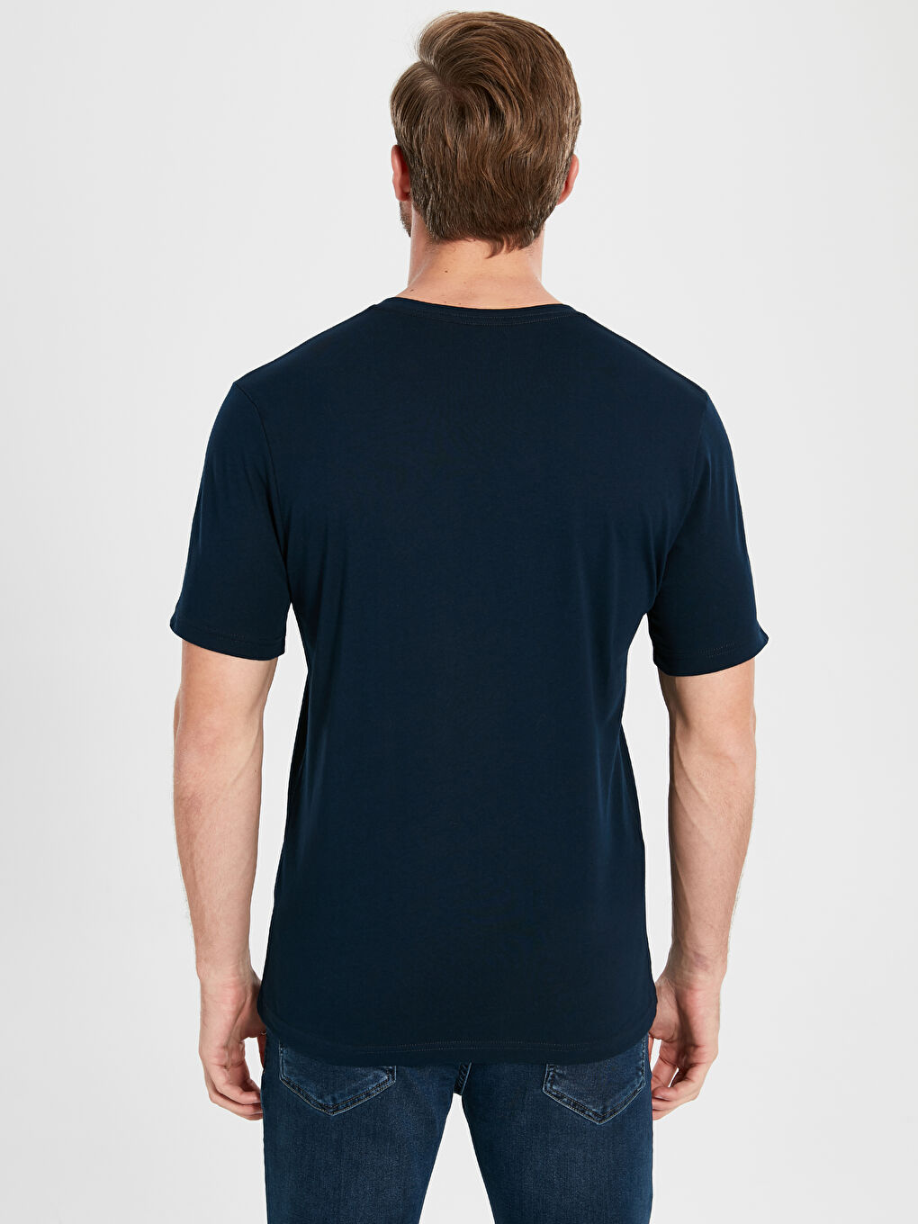 Базовая мужская футболка из хлопка с V-образным вырезом и короткими рукавами-3