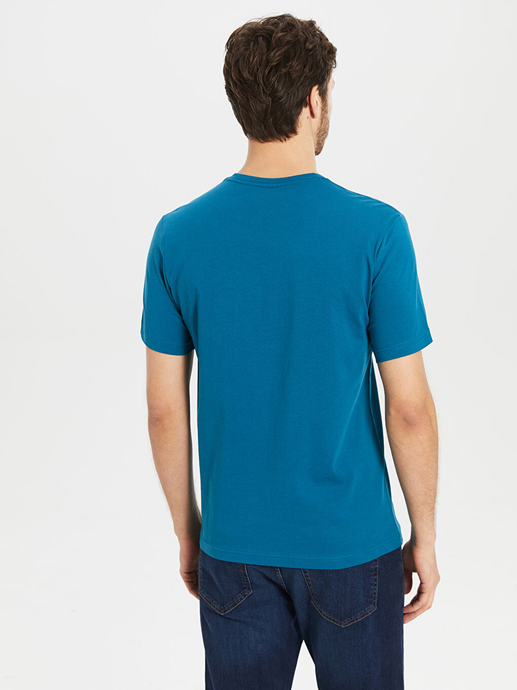 تيشيرت قطن أساسي بفتحة رقبة على شكل حرف V وكم قصير للرجال-3