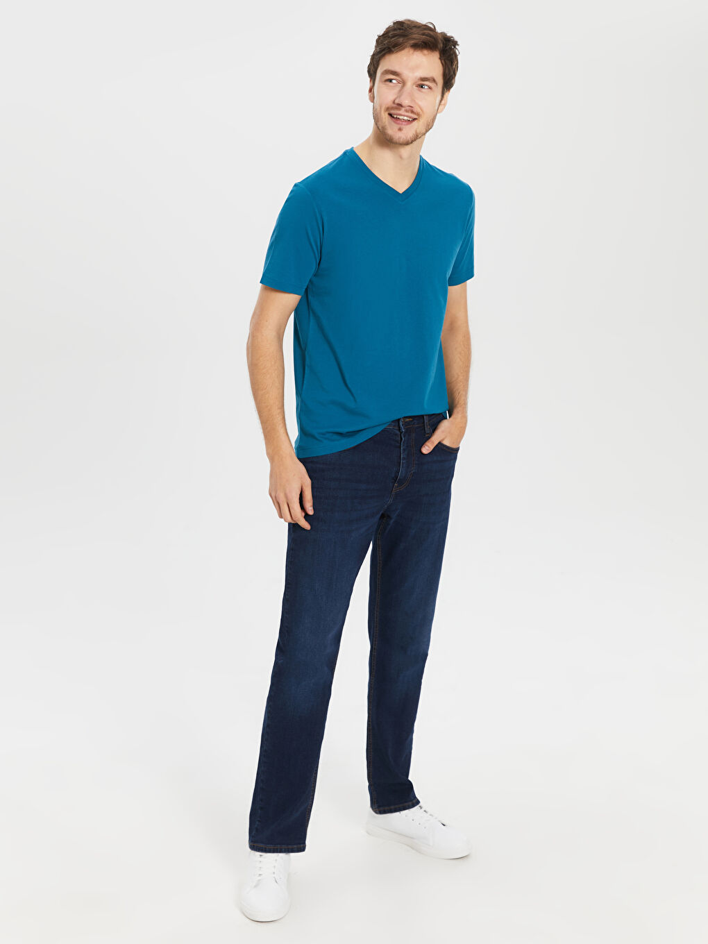 تيشيرت قطن أساسي بفتحة رقبة على شكل حرف V وكم قصير للرجال-4