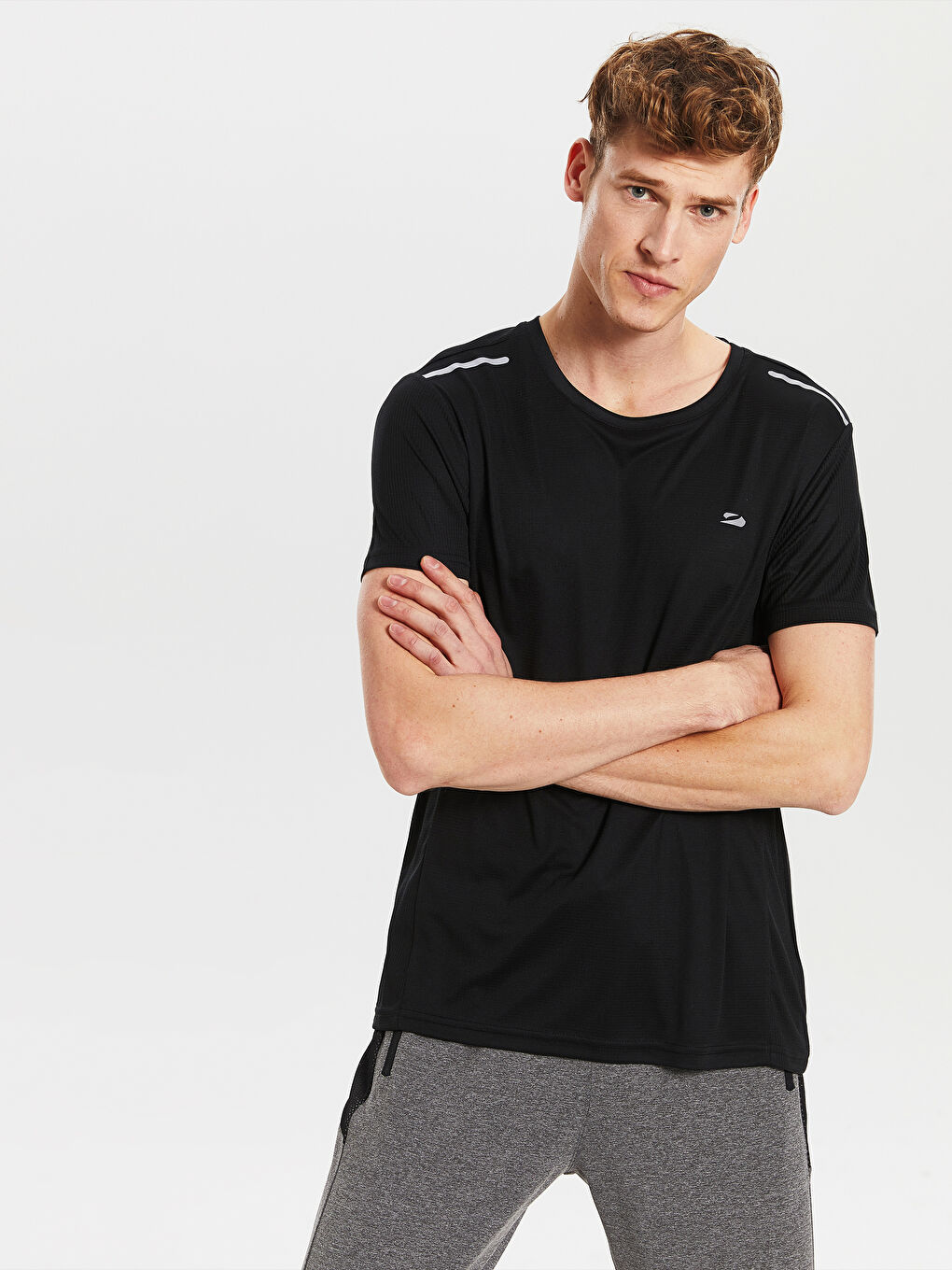 Спортивная футболка с круглым вырезом