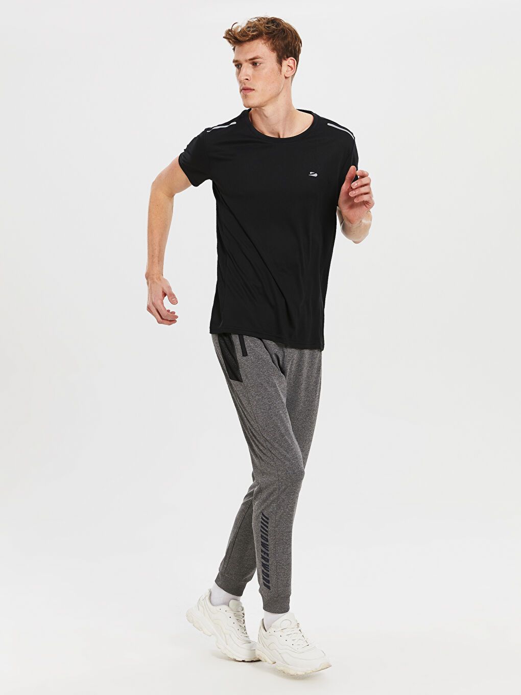 Спортивная футболка с круглым вырезом-3