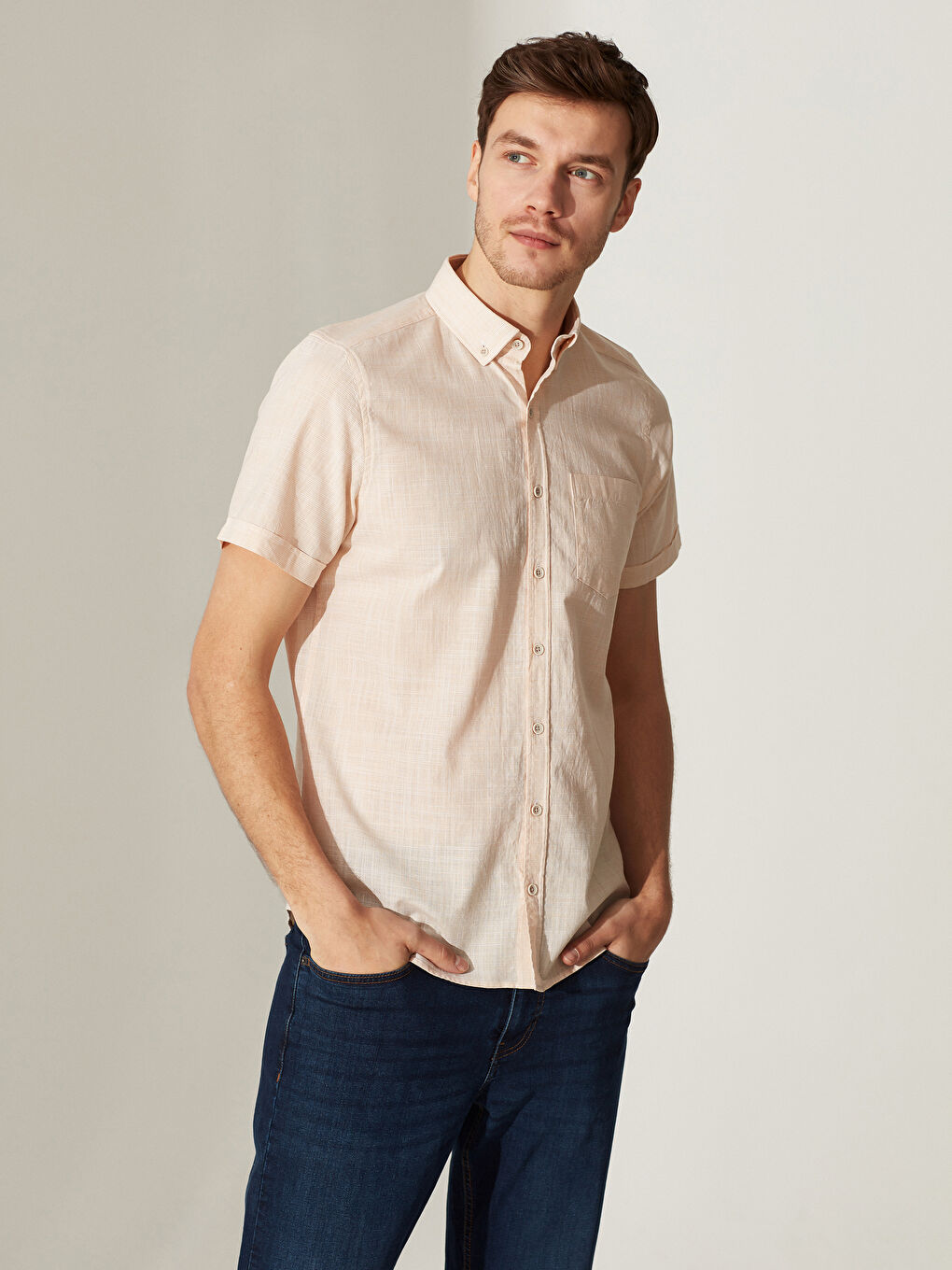 قميص أصفر رجل