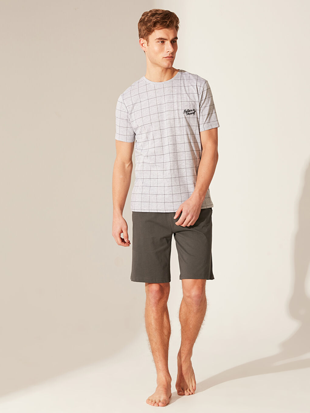Мужской пижамный комплект с шортами стандартного кроя