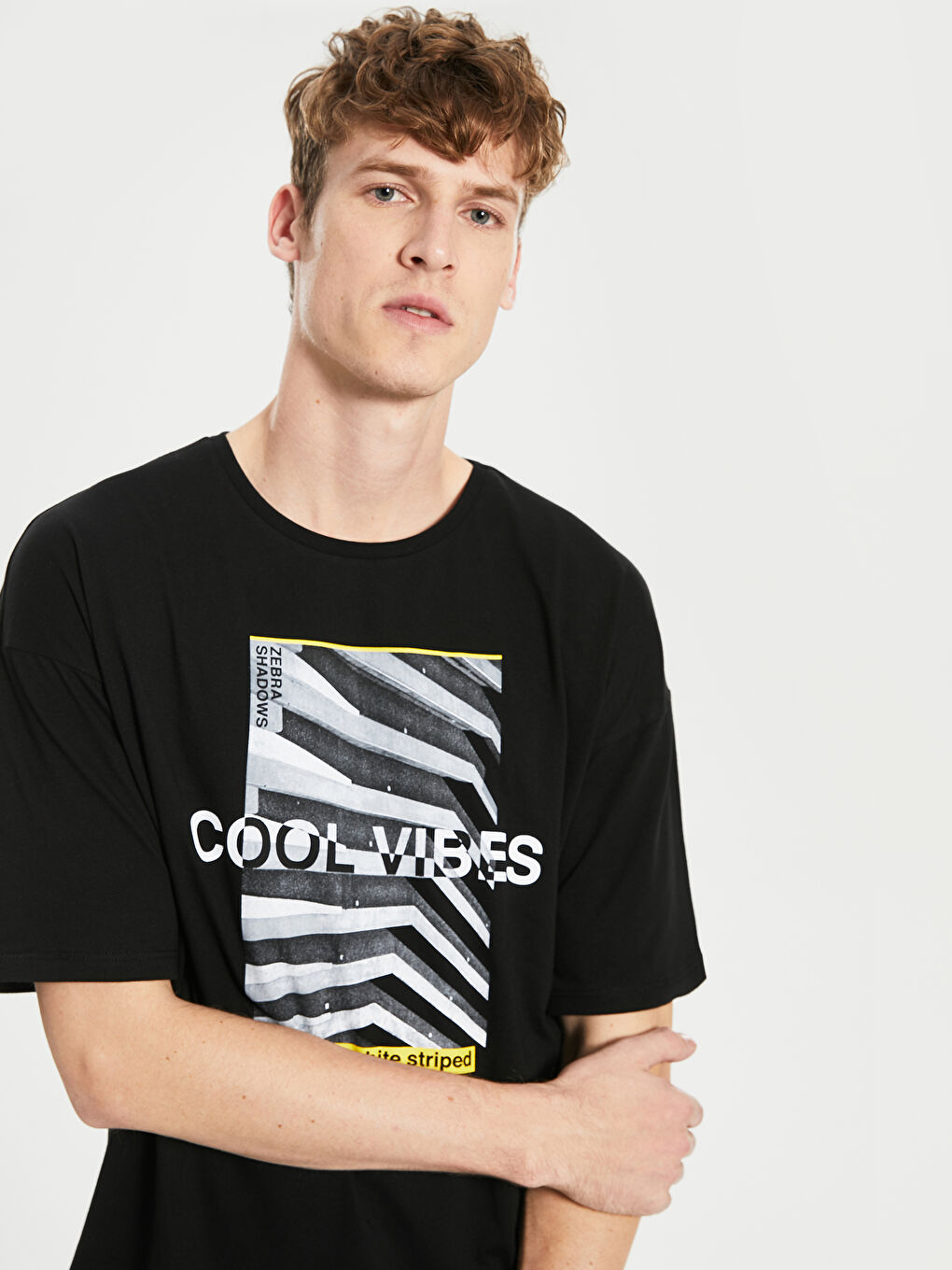 Siyah Bisiklet Yaka Kısa Kollu Baskılı Penye Erkek Tişört-1