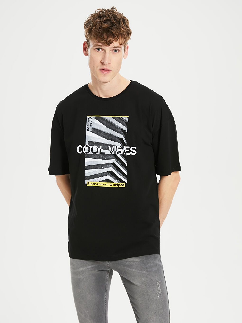 Siyah Bisiklet Yaka Kısa Kollu Baskılı Penye Erkek Tişört-2