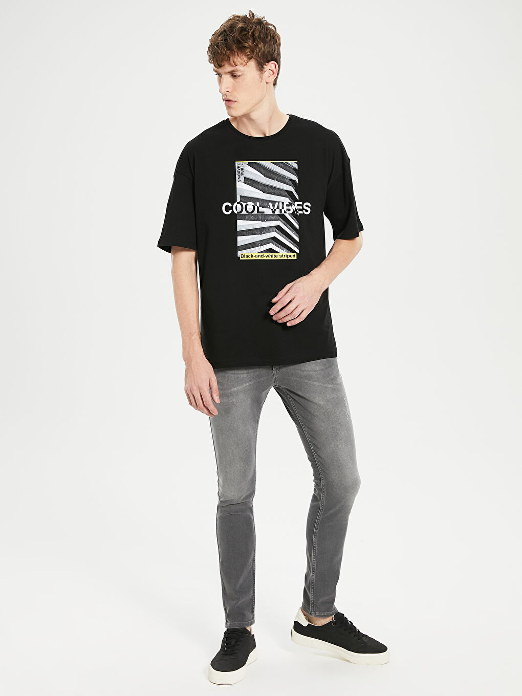 Siyah Bisiklet Yaka Kısa Kollu Baskılı Penye Erkek Tişört-3