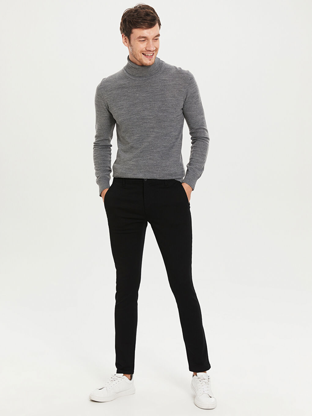 بنطال تشينو بقصة نحيف للغاية من قماش الجبردين