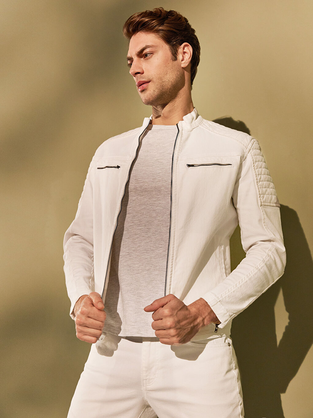 جاكيت جينز رجالي بقصة عادية