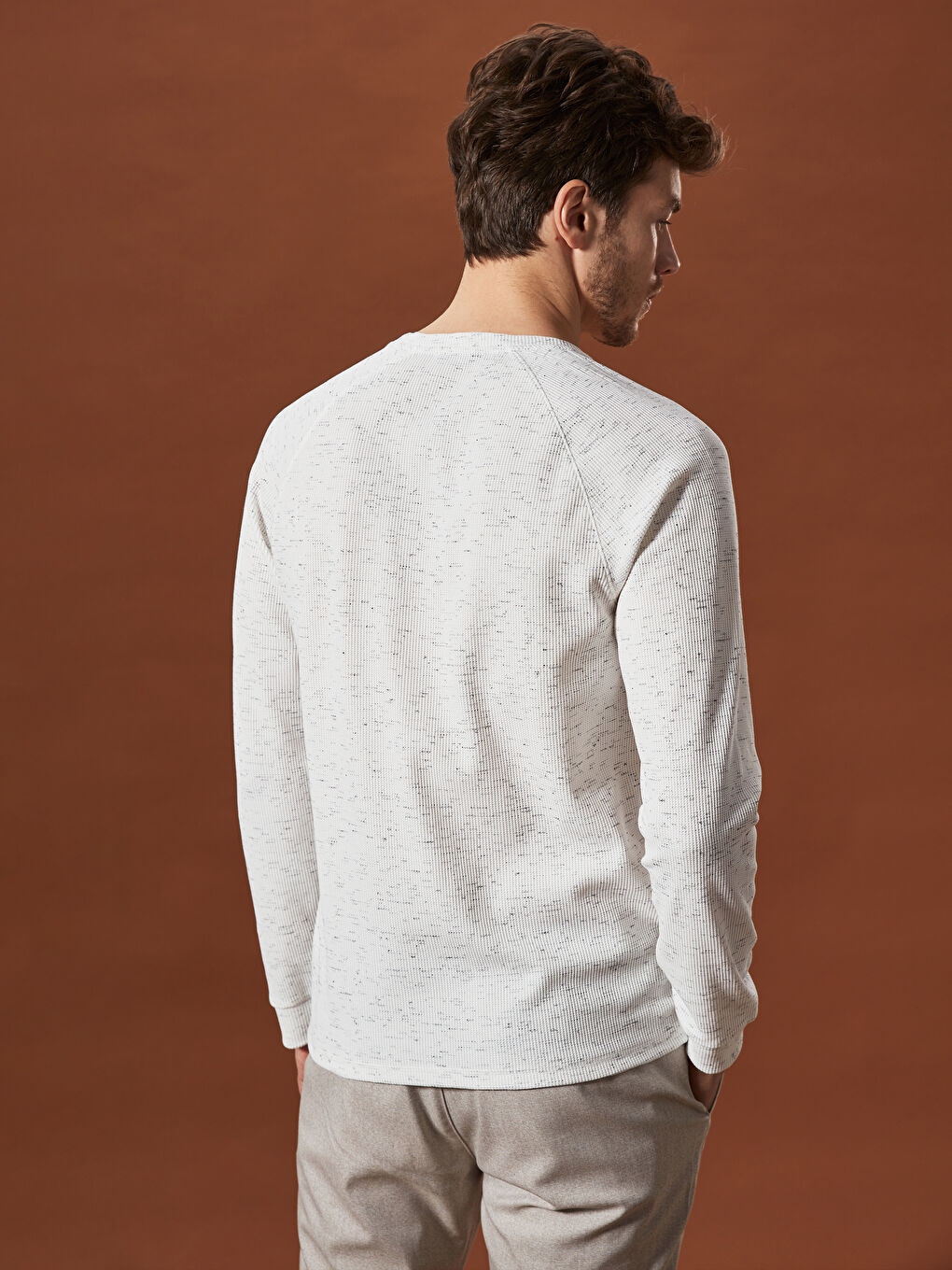 Ekru Bisiklet Yaka Uzun Kollu Dokulu Tişört-2