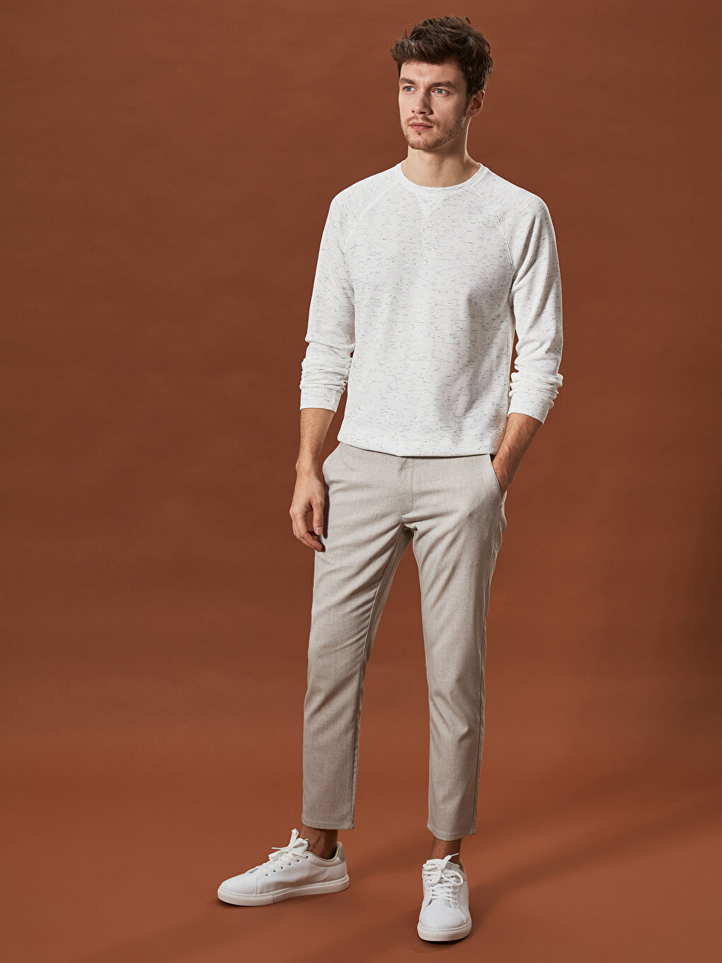 Ekru Bisiklet Yaka Uzun Kollu Dokulu Tişört-3