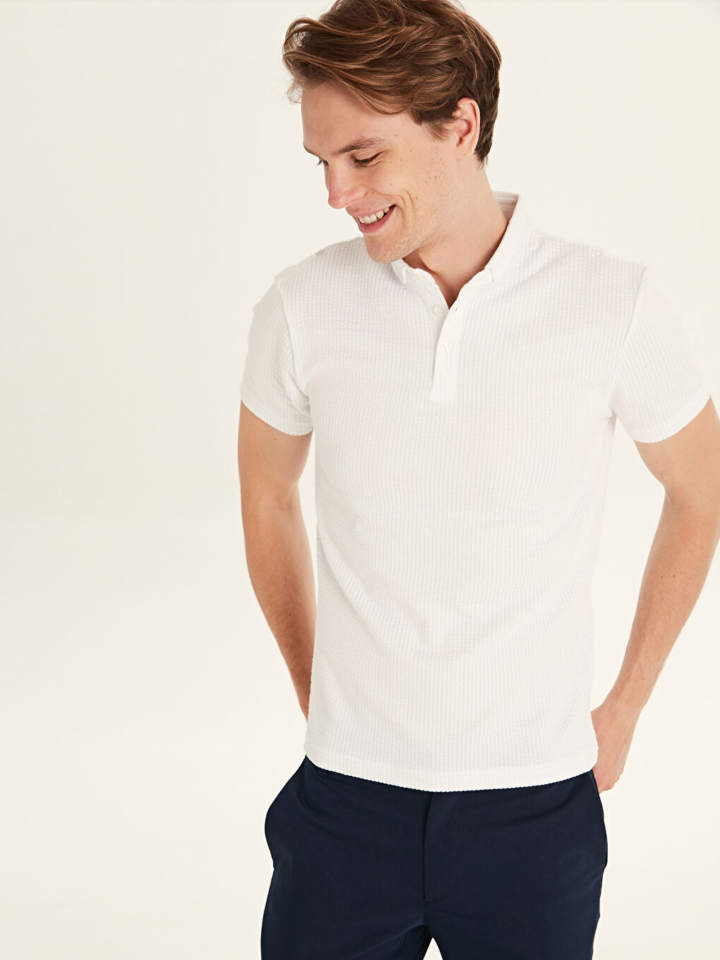 Beyaz Polo Yaka Kısa Kollu Erkek Tişört-1