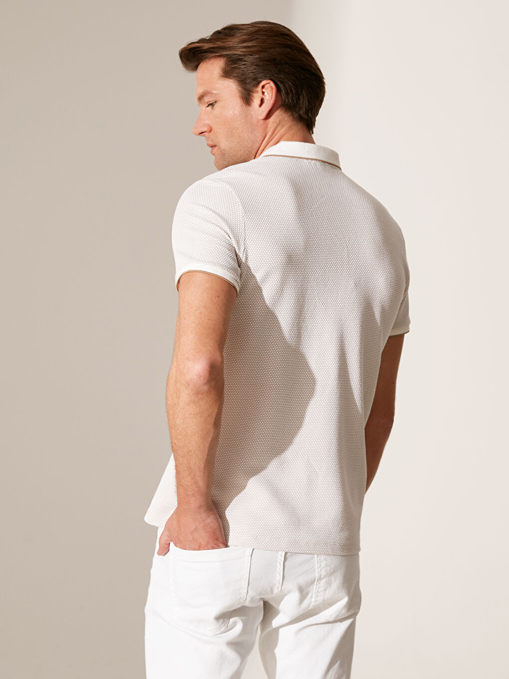 Beyaz Jakarlı Tişört-2