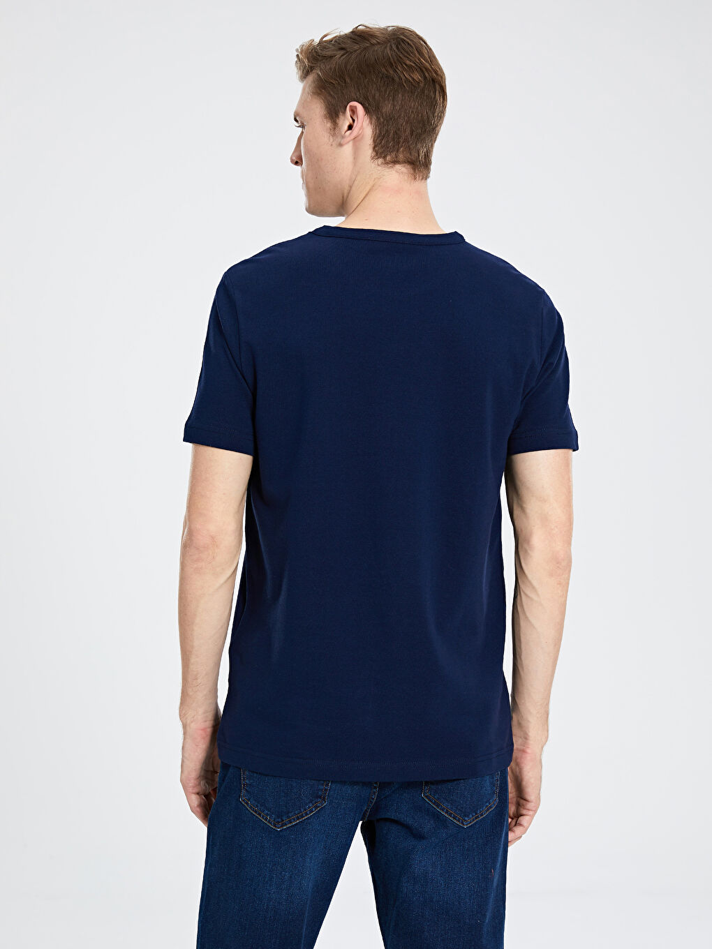 Базовая футболка с короткими рукавами и круглым вырезом-2