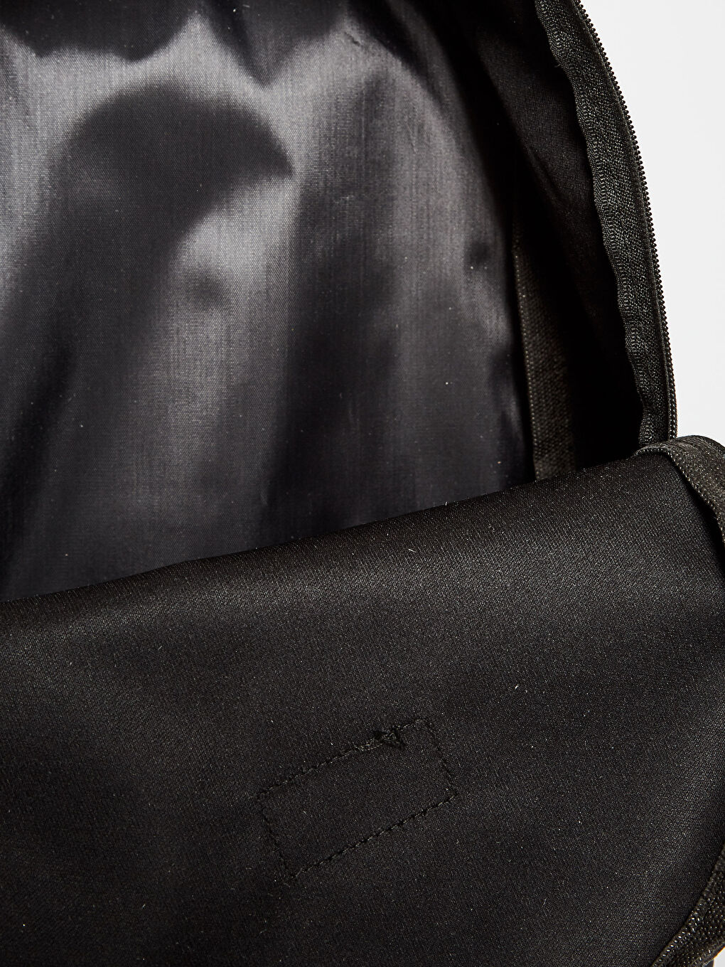 Siyah Etiket Detaylı Erkek Sırt Çantası-3