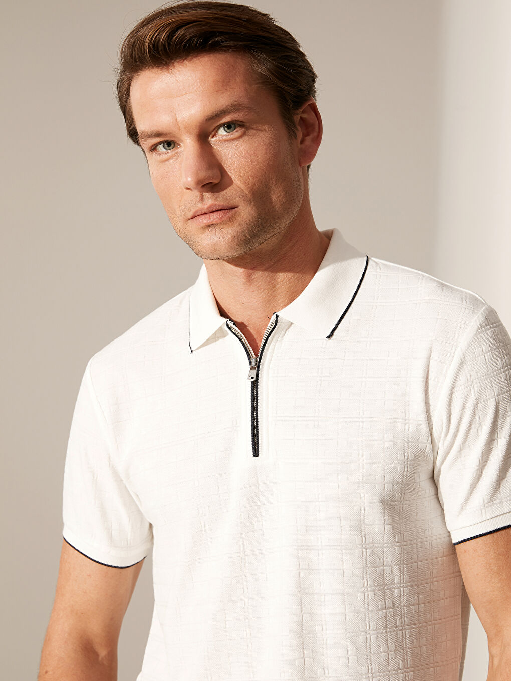 Beyaz Polo Yaka Kısa Kollu Erkek Tişört-1