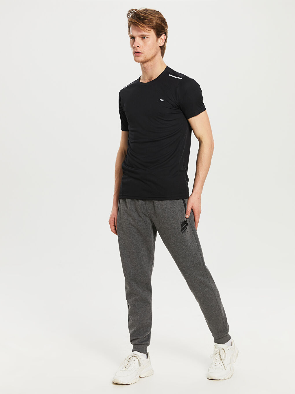 Спортивная футболка с круглым вырезом-3