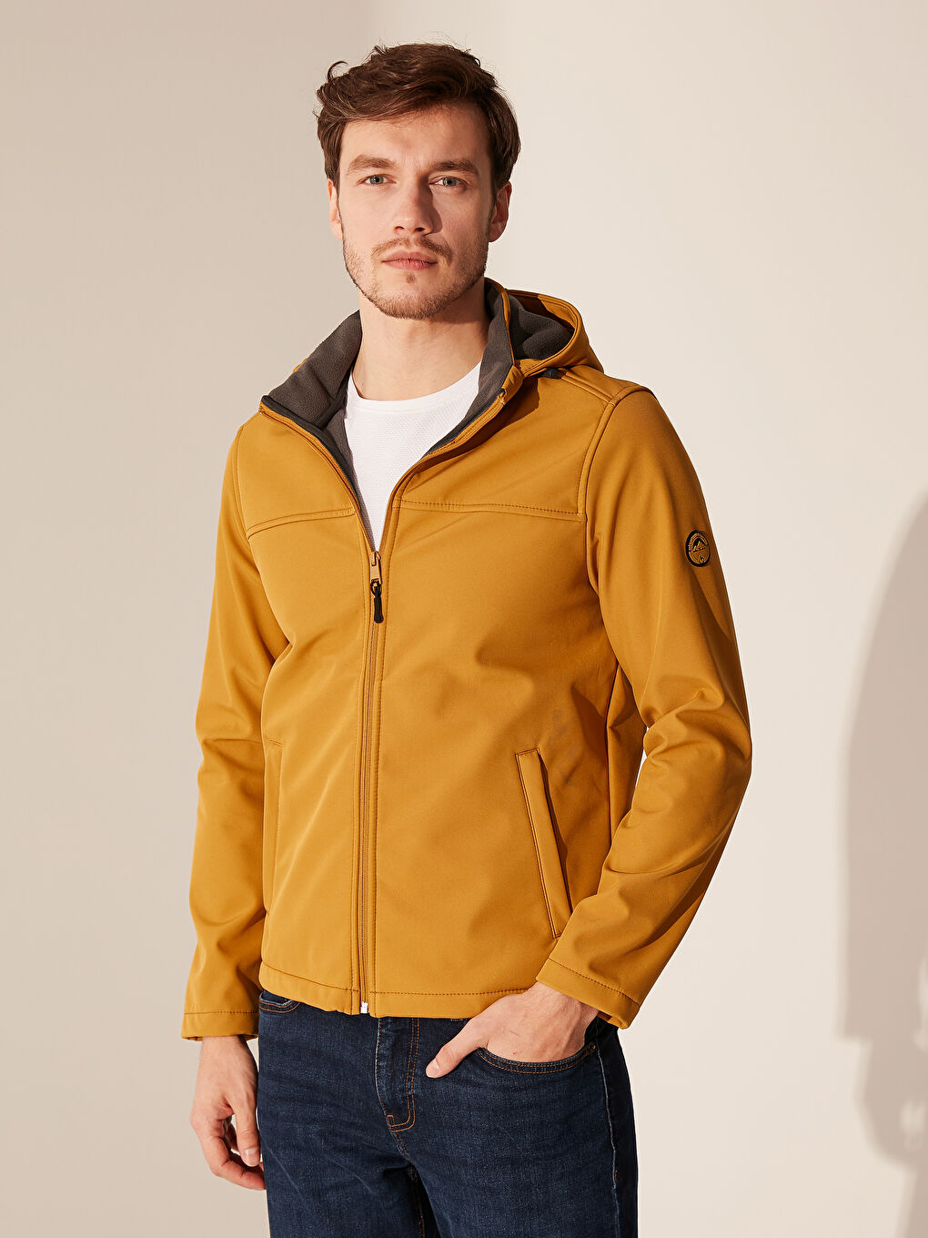 Sarı Kapüşonlu Softshell Mont