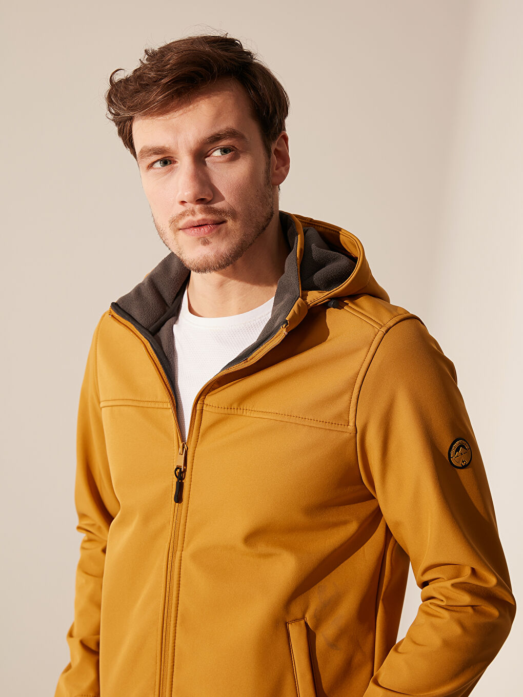 Sarı Kapüşonlu Softshell Mont-1