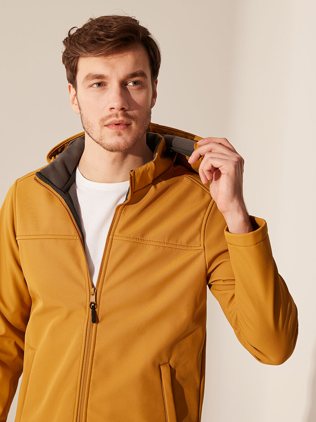 Sarı Kapüşonlu Softshell Mont-3