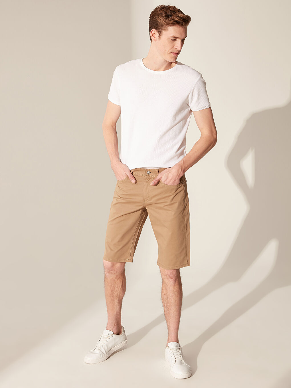 Bej Standart Kalıp Gabardin Erkek Şort-1