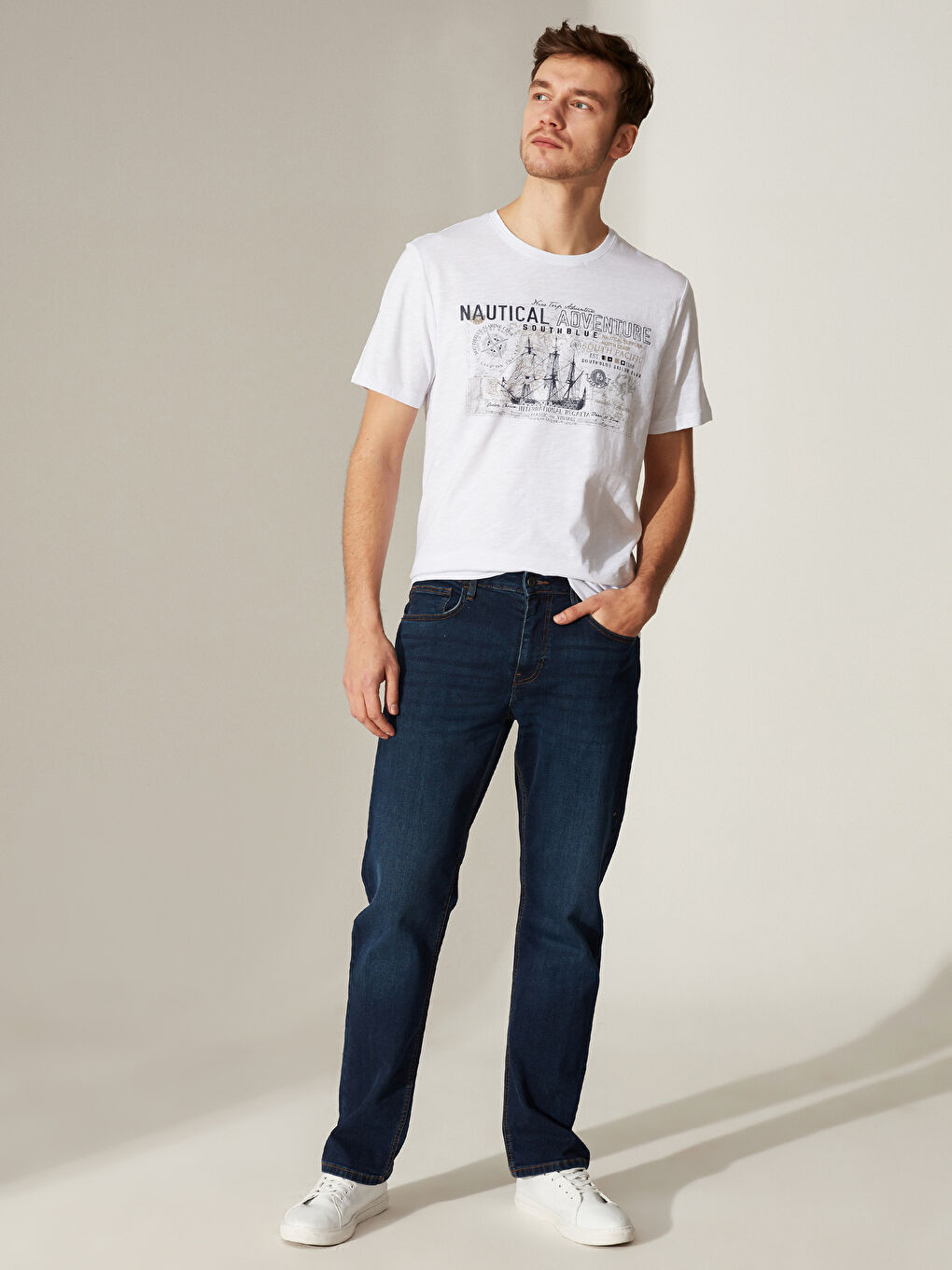 Beyaz Bisiklet Yaka Baskılı Penye Tişört-3