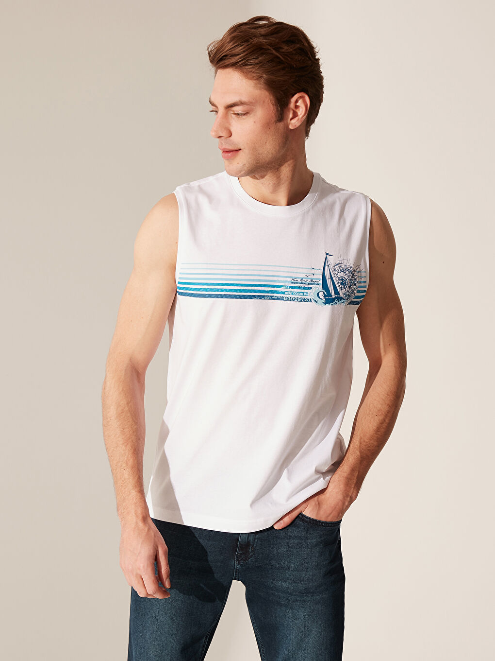 Beyaz Bisiklet Yaka Baskılı Erkek Kolsuz Tişört