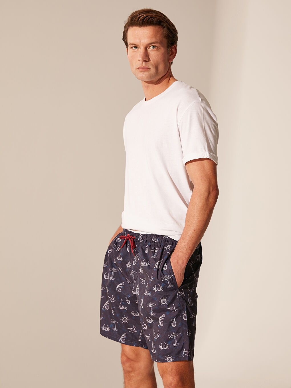 Lacivert Kısa Boy Baskılı Standart Kalıp Deniz Şortu
