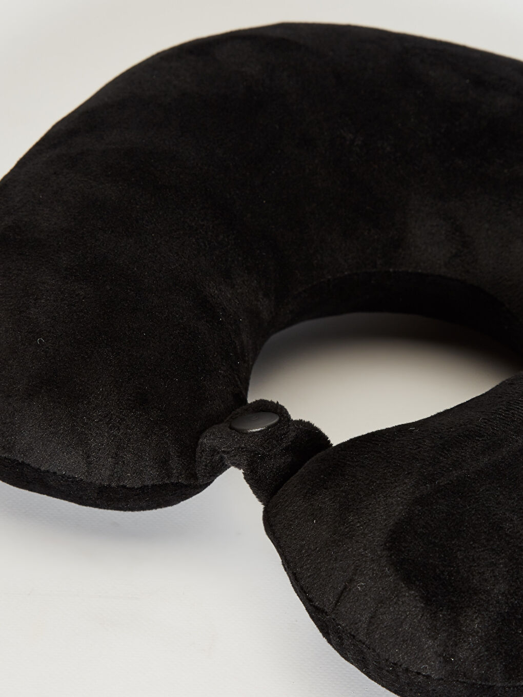 Siyah Boyun Yastığı-1