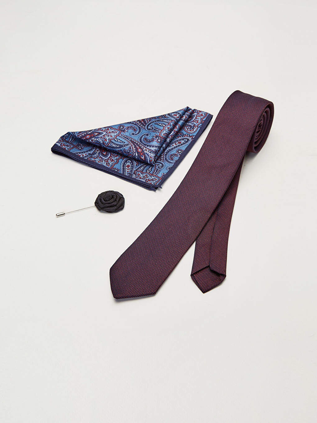 Patterned Men's Tie, Handkerchief and Badge