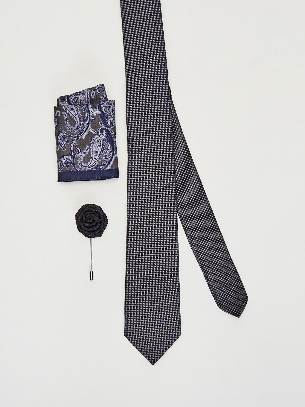 Patterned Men's Tie, Handkerchief and Badge