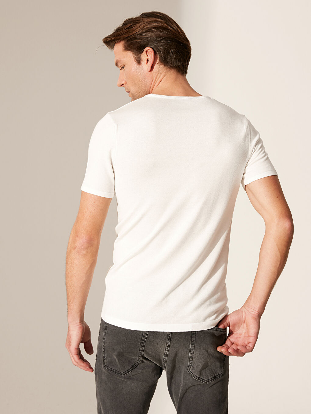 Beyaz Slim Fit Bisiklet Yaka Basic Tişört-2