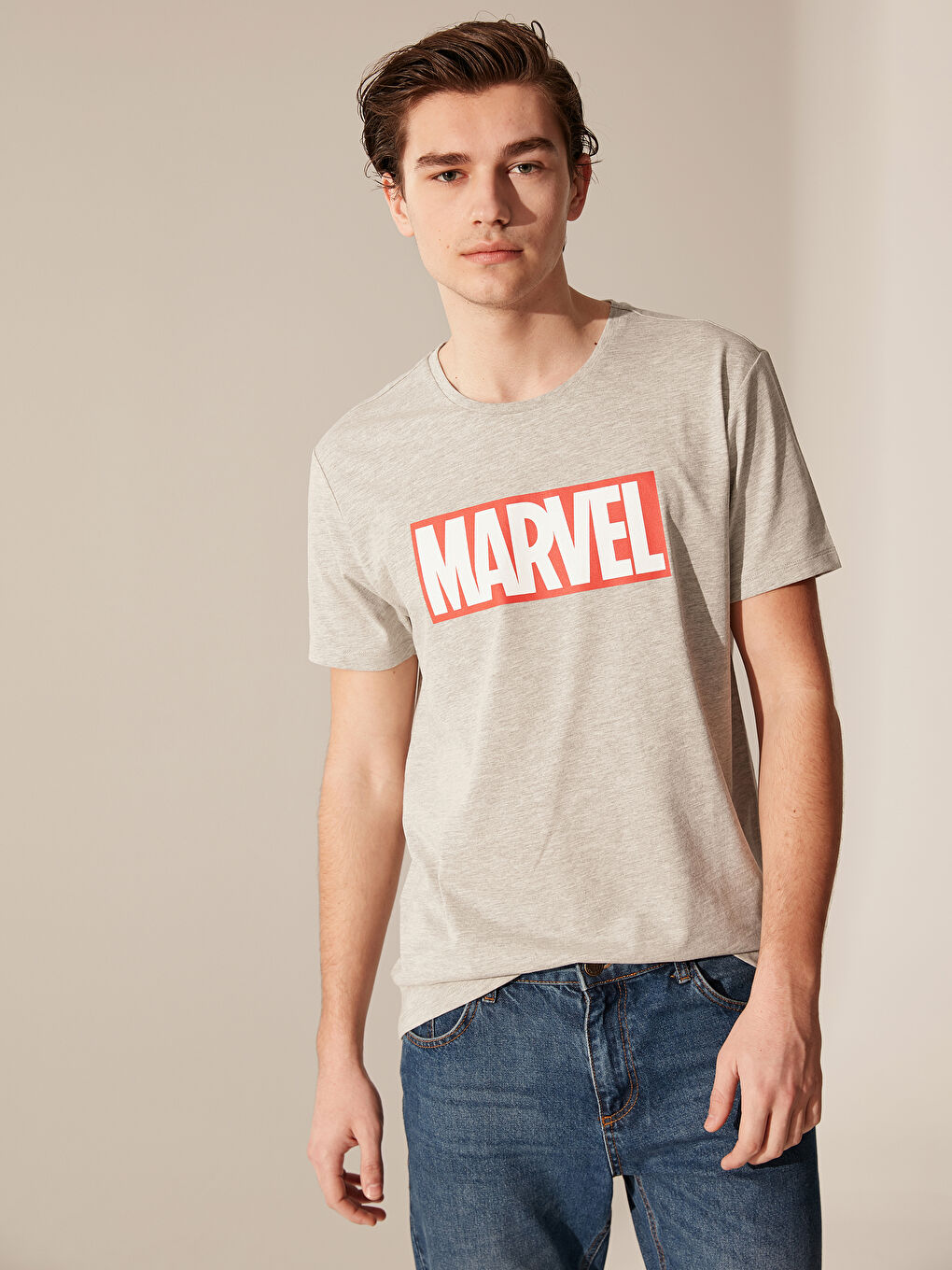 Gri Bisiklet Yaka Kısa Kollu Marvel Baskılı Erkek Tişört