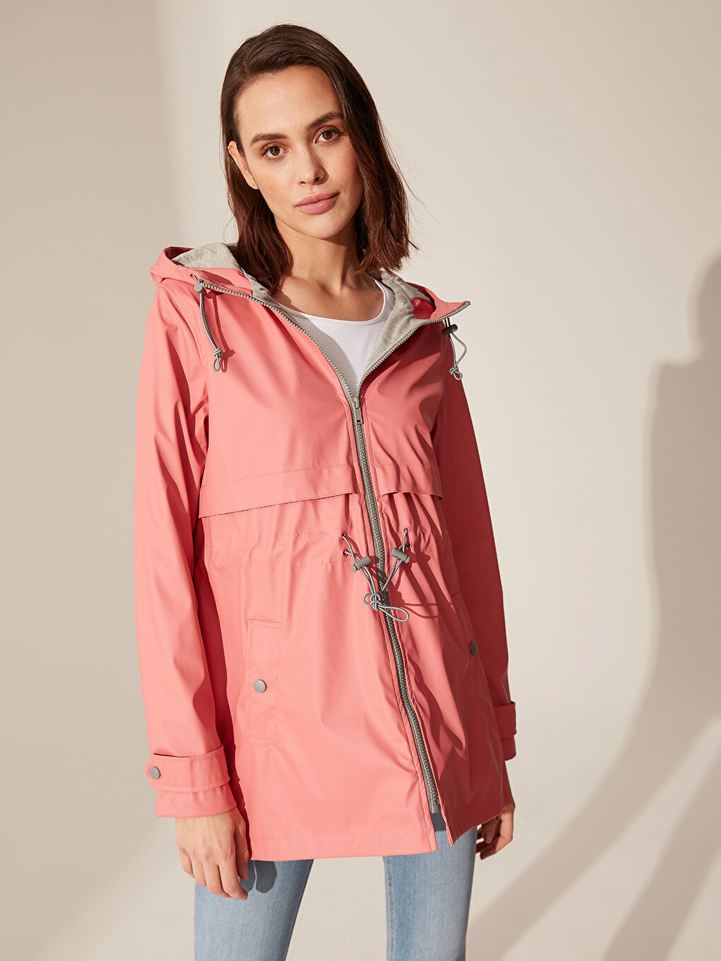 Pembe Kapüşonlu Uzun Kollu Kadın Yağmurluk