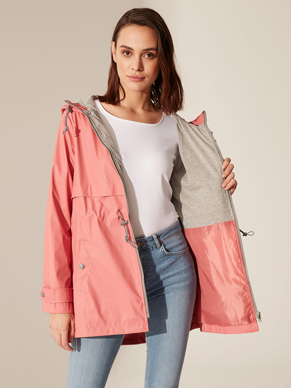 Pembe Kapüşonlu Uzun Kollu Kadın Yağmurluk-2