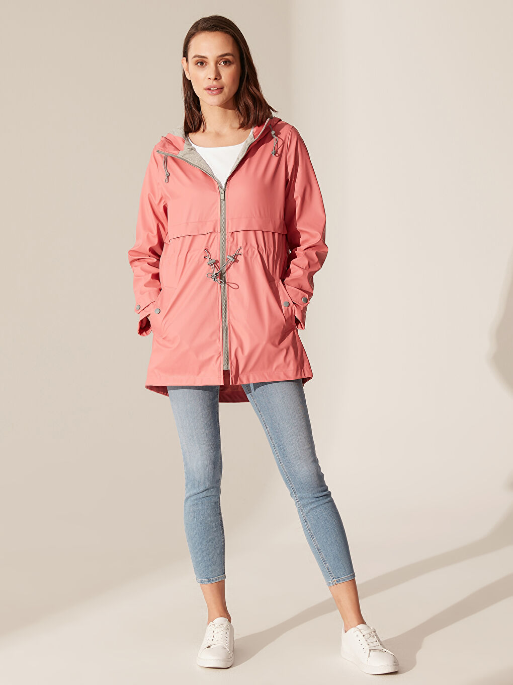 Pembe Kapüşonlu Uzun Kollu Kadın Yağmurluk-4