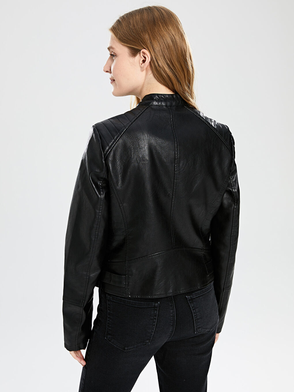 Siyah Uzun Kollu Kadın Deri Görünümlü Mont-3