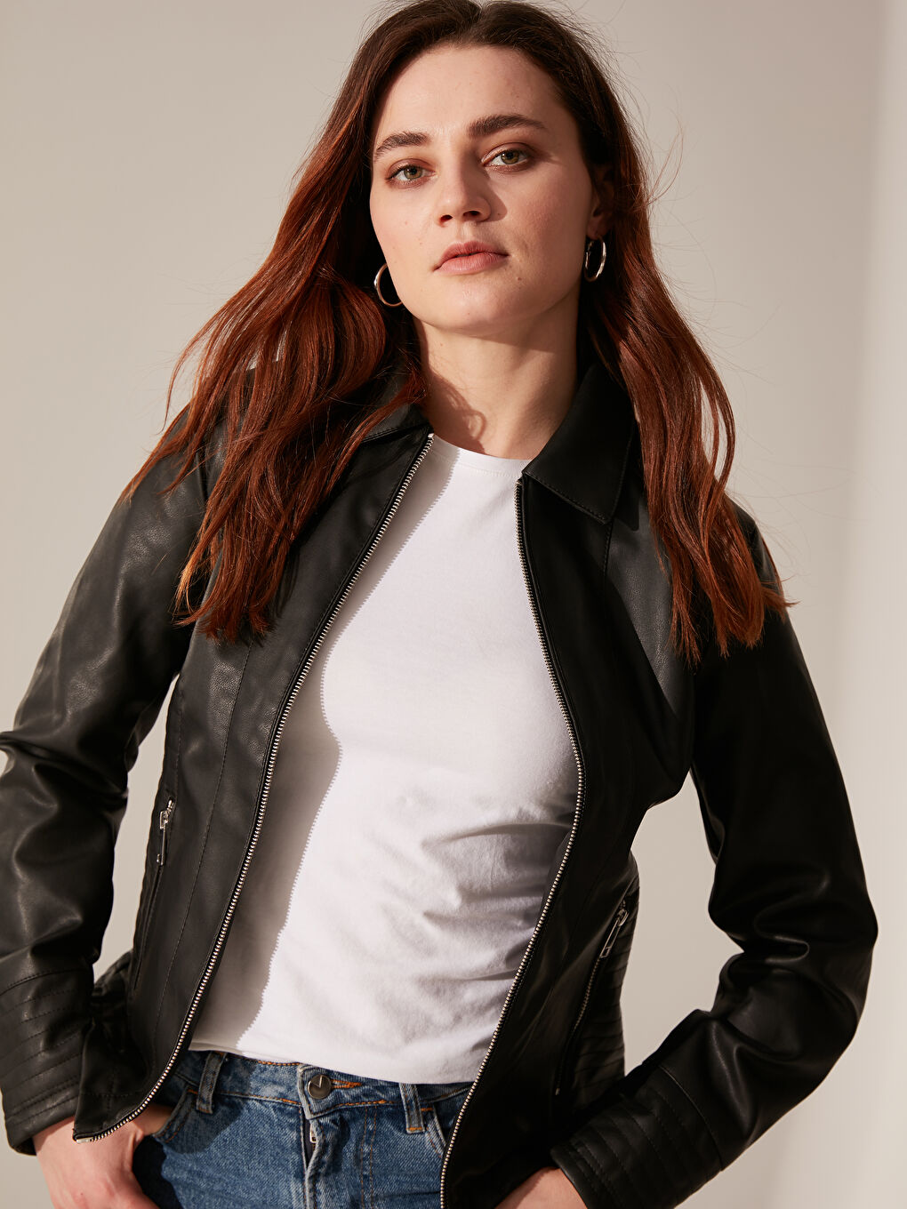 Siyah Uzun Kollu Kadın Deri Görünümlü Mont-3