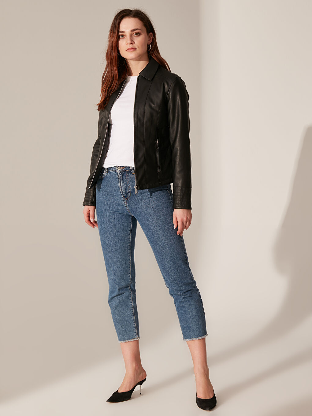 Siyah Uzun Kollu Kadın Deri Görünümlü Mont-4