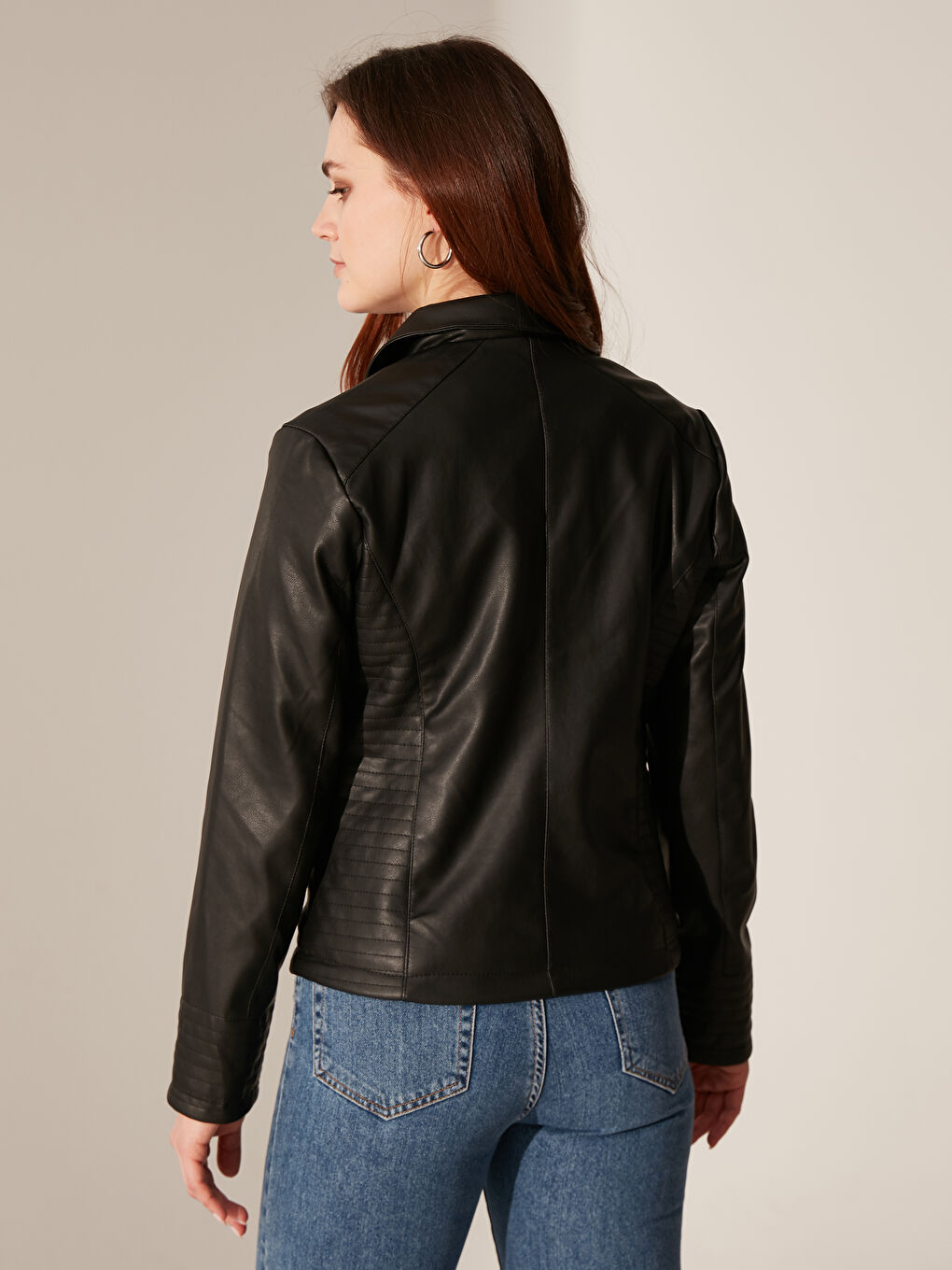 Siyah Uzun Kollu Kadın Deri Görünümlü Mont-5