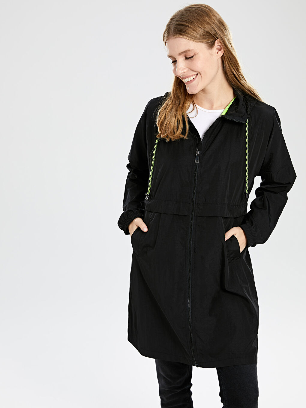 Yeni Siyah Yağmurluk