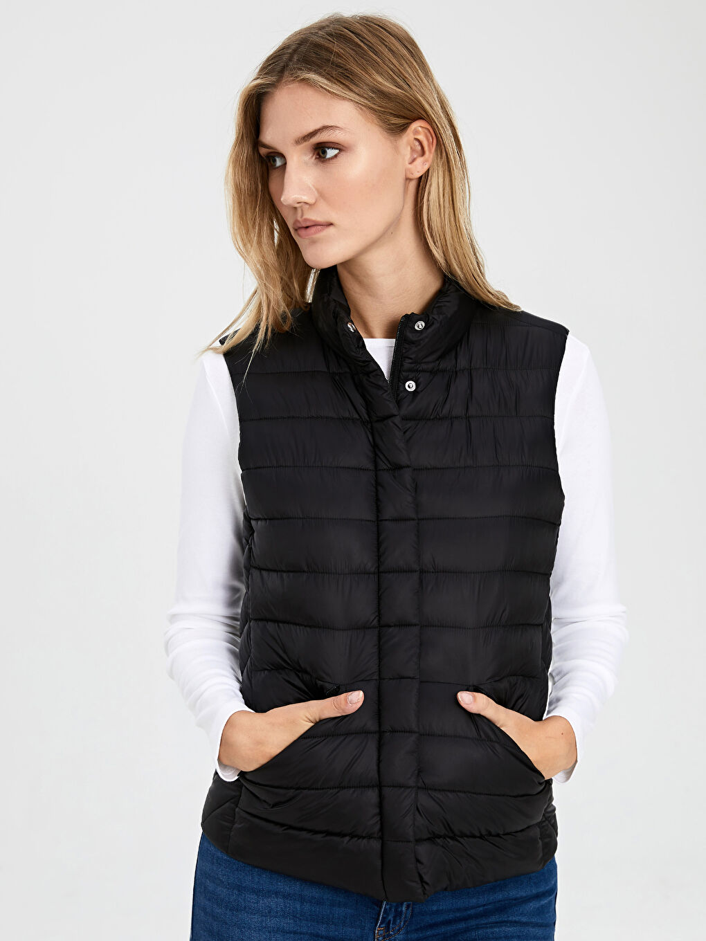 Neckband Puffer Vest-1