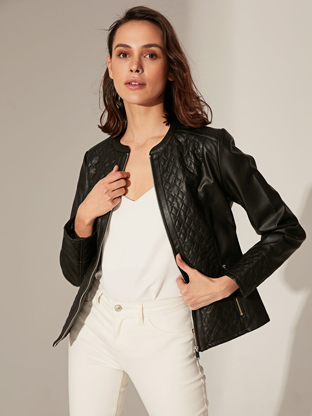 Siyah Uzun Kollu Kadın Deri Görünümlü Mont-2