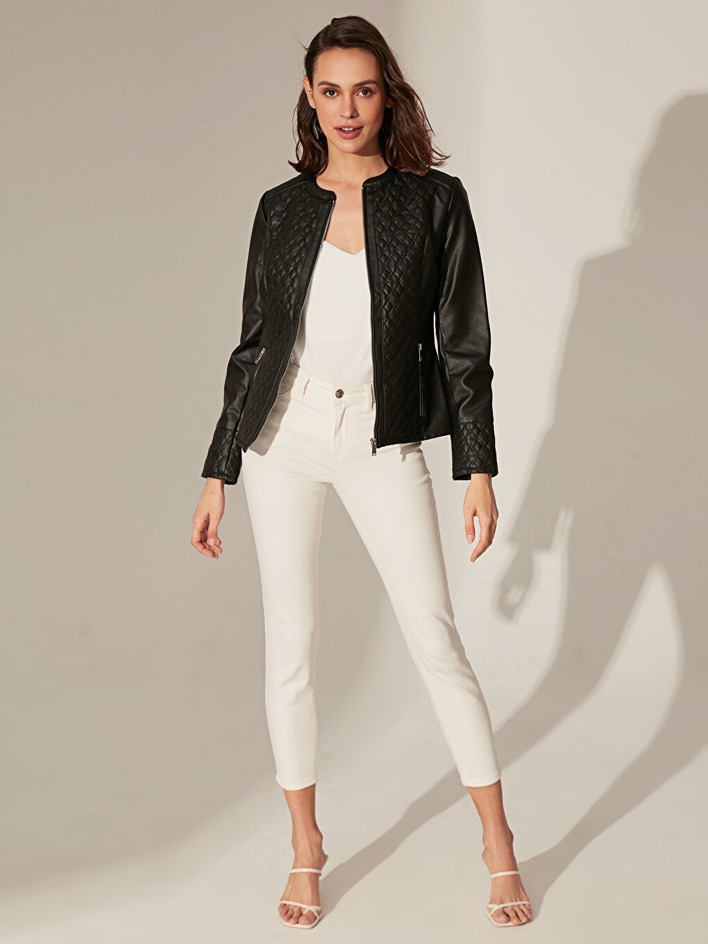 Siyah Uzun Kollu Kadın Deri Görünümlü Mont-4