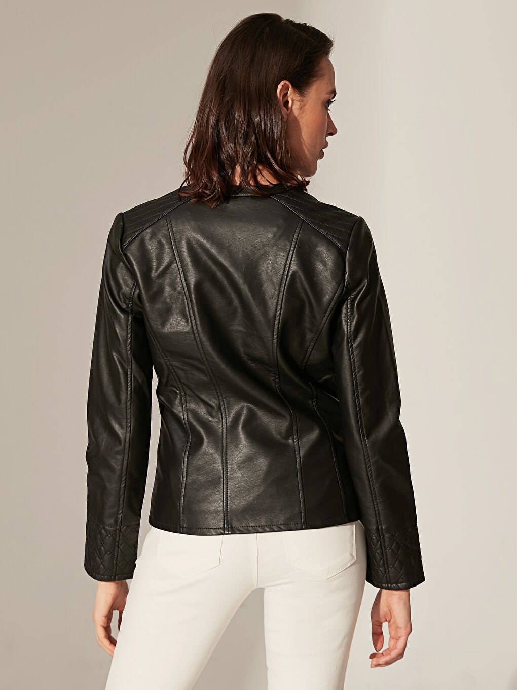 Siyah Uzun Kollu Kadın Deri Görünümlü Mont-5